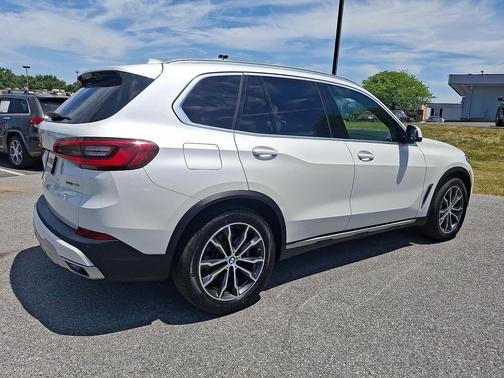 White Metallic 2019 BMW X5 xDrive40i