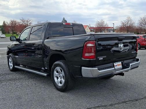Diamond Black Crystal Pearlcoat 2023 RAM 1500 Big Horn/Lone Star