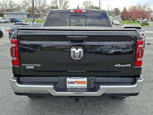 Diamond Black Crystal Pearlcoat 2023 RAM 1500 Big Horn/Lone Star