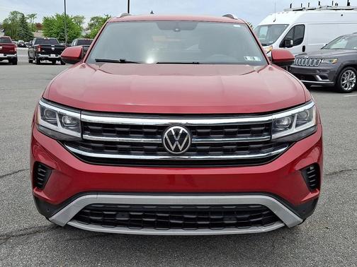Aurora Red Metallic 2022 Volkswagen Atlas Cross Sport 3.6L V6 SE w/Technology