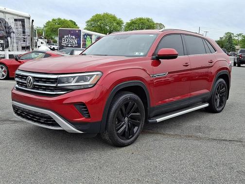Aurora Red Metallic 2022 Volkswagen Atlas Cross Sport 3.6L V6 SE w/Technology