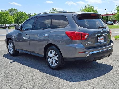 Gun Metallic 2018 Nissan Pathfinder SL
