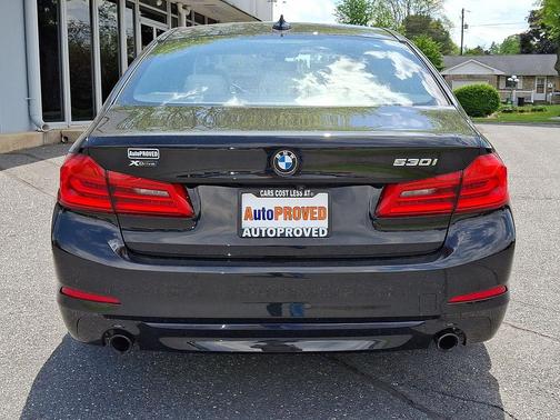 Black Sapphire Metallic 2019 BMW 530 xDrive