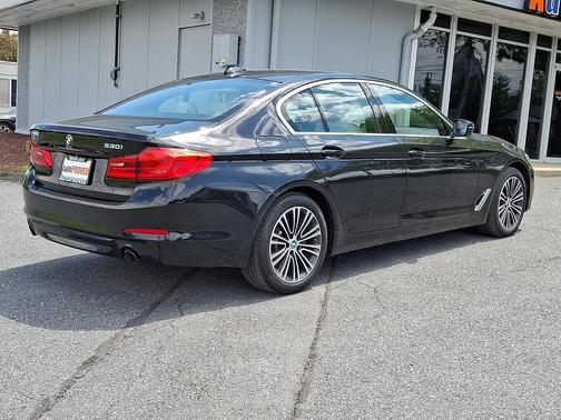 Black Sapphire Metallic 2019 BMW 530 xDrive