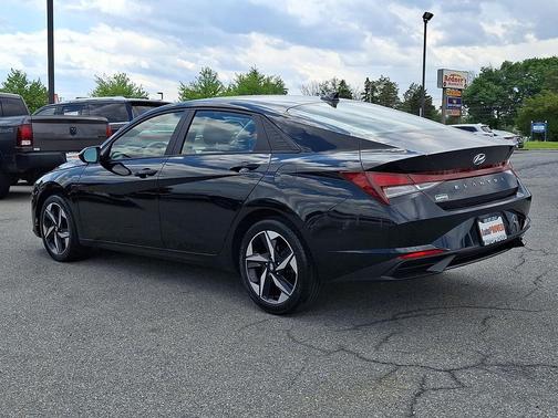Onyx Black 2023 Hyundai ELANTRA SEL