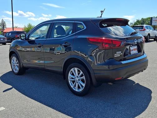 Magnetic Black 2018 Nissan Rogue Sport S