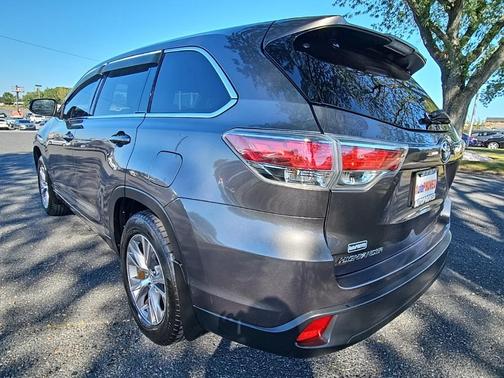 2014 Toyota Highlander LE