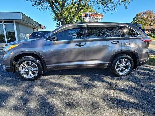 2014 Toyota Highlander LE
