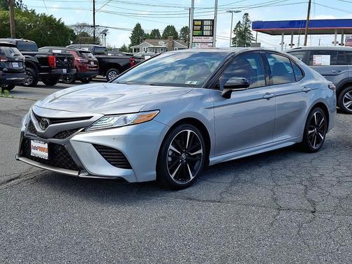Midnight Black Metallic 2018 Toyota Camry XSE