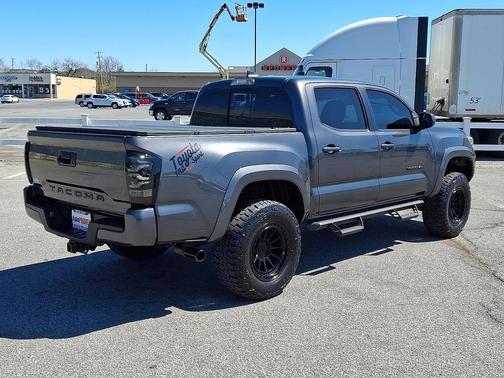 2018 Toyota Tacoma TRD Sport