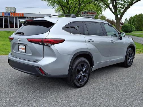 Celestial Silver Metallic 2021 Toyota Highlander XLE