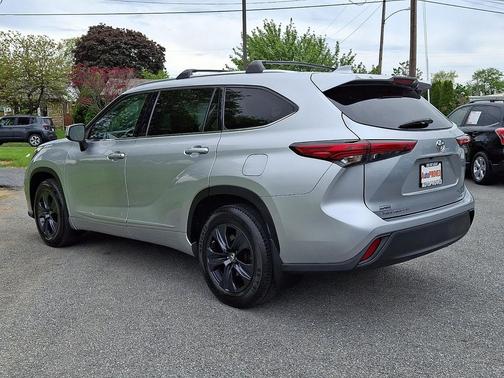 Celestial Silver Metallic 2021 Toyota Highlander XLE