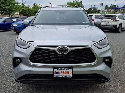 Celestial Silver Metallic 2021 Toyota Highlander XLE