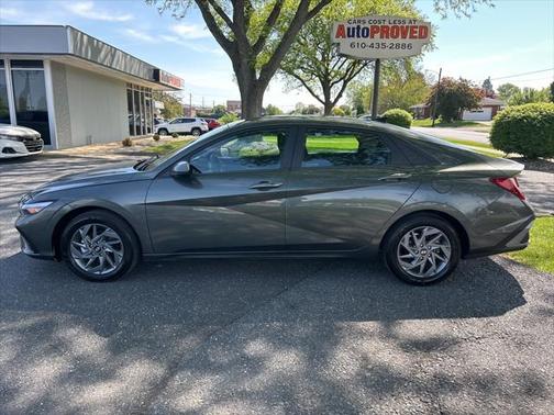 2024 Hyundai ELANTRA SEL