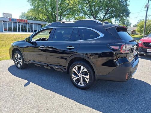 Crystal Black Silica 2022 Subaru Outback Touring