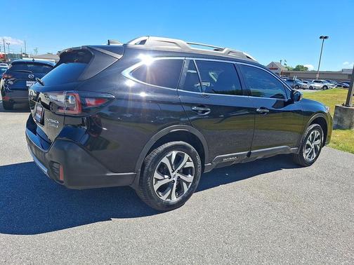 Crystal Black Silica 2022 Subaru Outback Touring