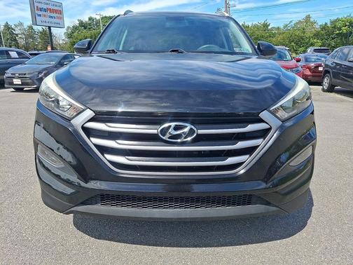 Black Noir Pearl 2017 Hyundai TUCSON SE