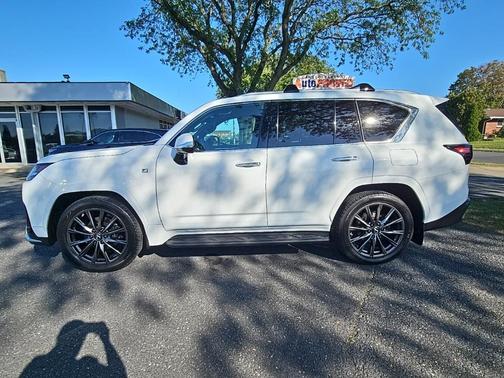 2022 Lexus LX 600 Base