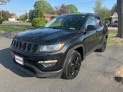 Diamond Black Crystal Pearlcoat 2019 Jeep Compass Latitude