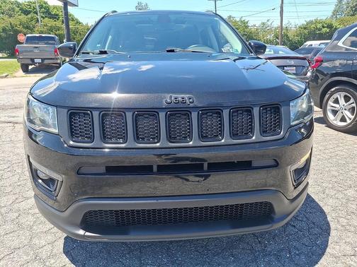 Diamond Black Crystal Pearlcoat 2019 Jeep Compass Latitude