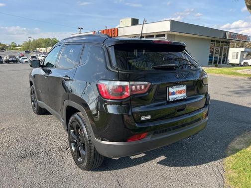 Diamond Black Crystal Pearlcoat 2019 Jeep Compass Latitude