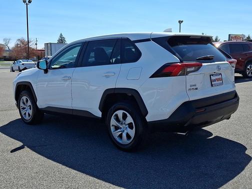 2022 Toyota RAV4 LE