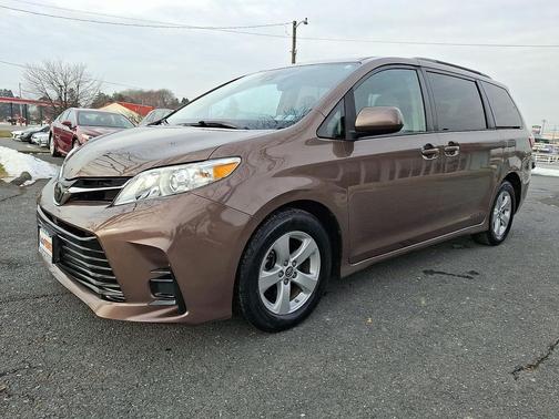 2018 Toyota Sienna LE