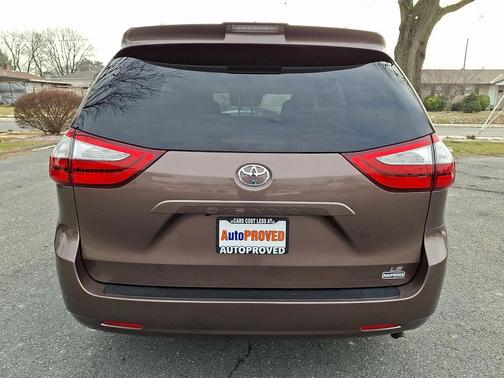 2018 Toyota Sienna LE
