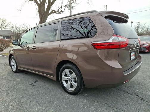 2018 Toyota Sienna LE
