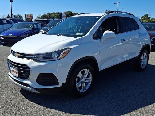 Summit White 2018 Chevrolet Trax LT