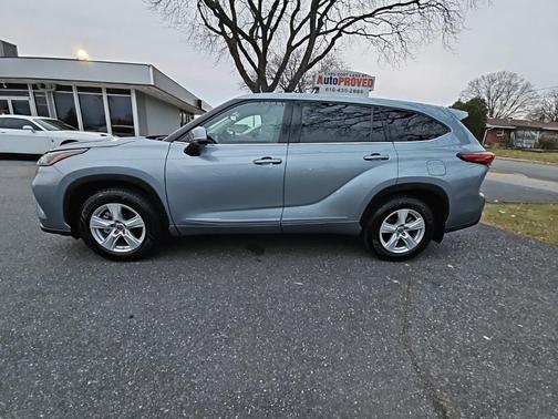 2022 Toyota Highlander LE