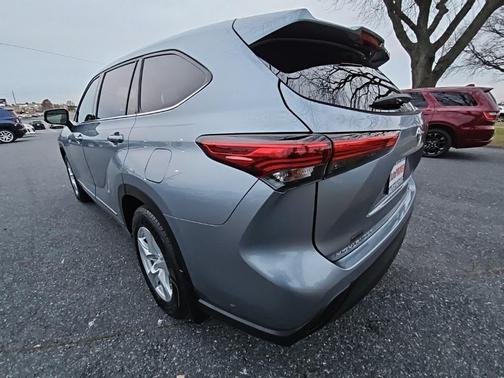 2022 Toyota Highlander LE