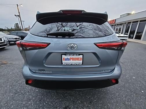 2022 Toyota Highlander LE