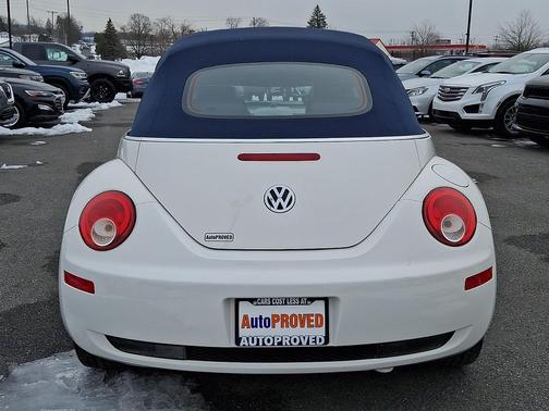 2009 Volkswagen New Beetle S