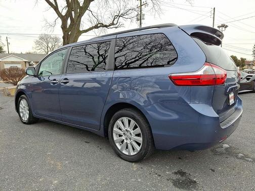2017 Toyota Sienna XLE
