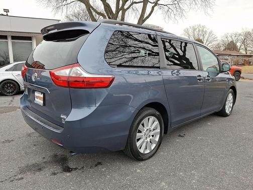 2017 Toyota Sienna XLE