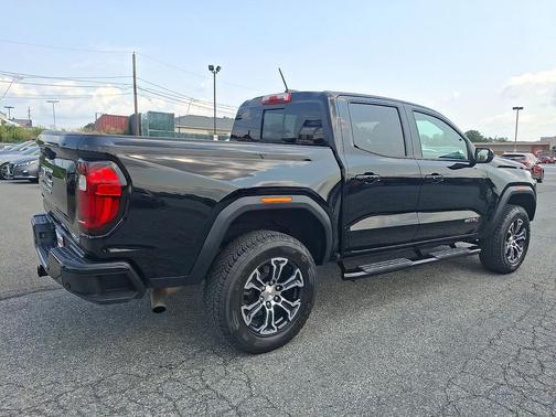 Onyx Black 2023 GMC Canyon AT4