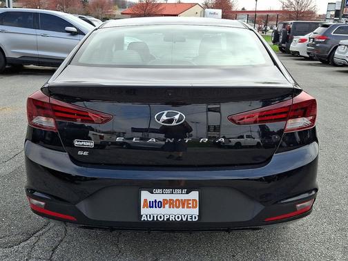 2019 Hyundai ELANTRA SE