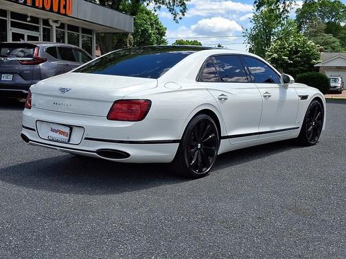 Glacier White 2022 Bentley Flying Spur W12