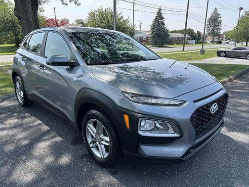 Sonic Silver 2021 Hyundai KONA SE