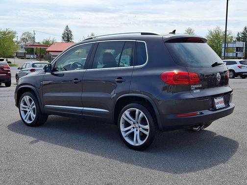 Gray Metallic 2016 Volkswagen Tiguan SEL
