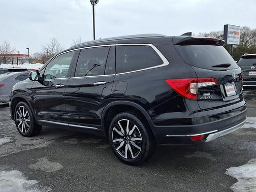 2022 Honda Pilot Touring 8-Passenger