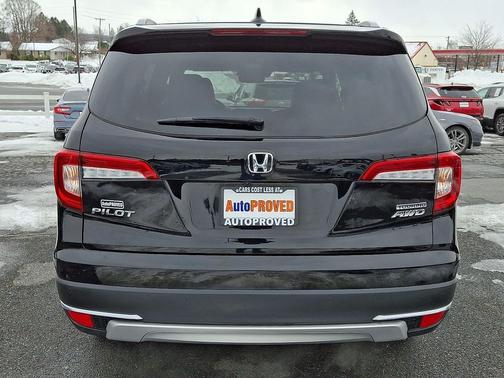2022 Honda Pilot Touring 8-Passenger