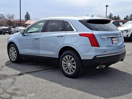 Silver Moonlight Metallic 2017 Cadillac XT5 Luxury