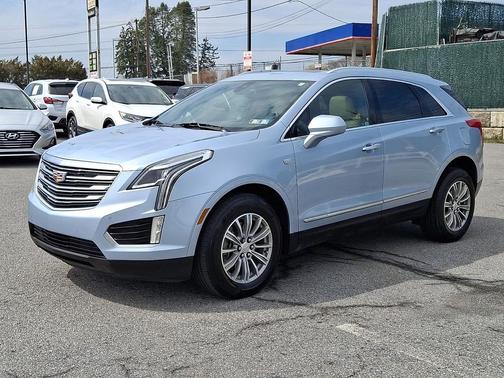 Silver Moonlight Metallic 2017 Cadillac XT5 Luxury