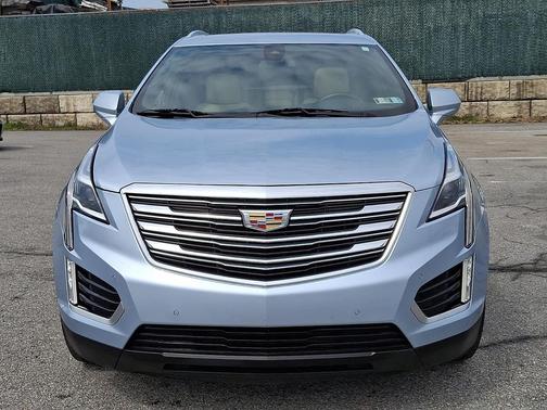 Silver Moonlight Metallic 2017 Cadillac XT5 Luxury