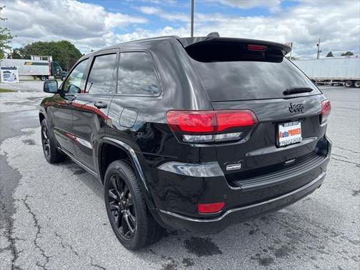 2022 Jeep Grand Cherokee Laredo
