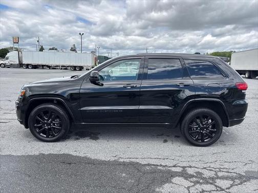 2022 Jeep Grand Cherokee Laredo