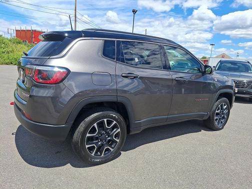 Granite Crystal Metallic Clearcoat 2019 Jeep Compass Trailhawk