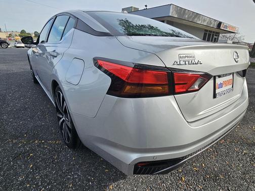 2020 Nissan Altima SR FWD